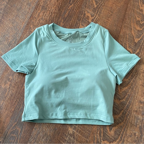 New without tags! T-Shirt Brami Crop in Mint from Klassy Network - Picture 4 of 8